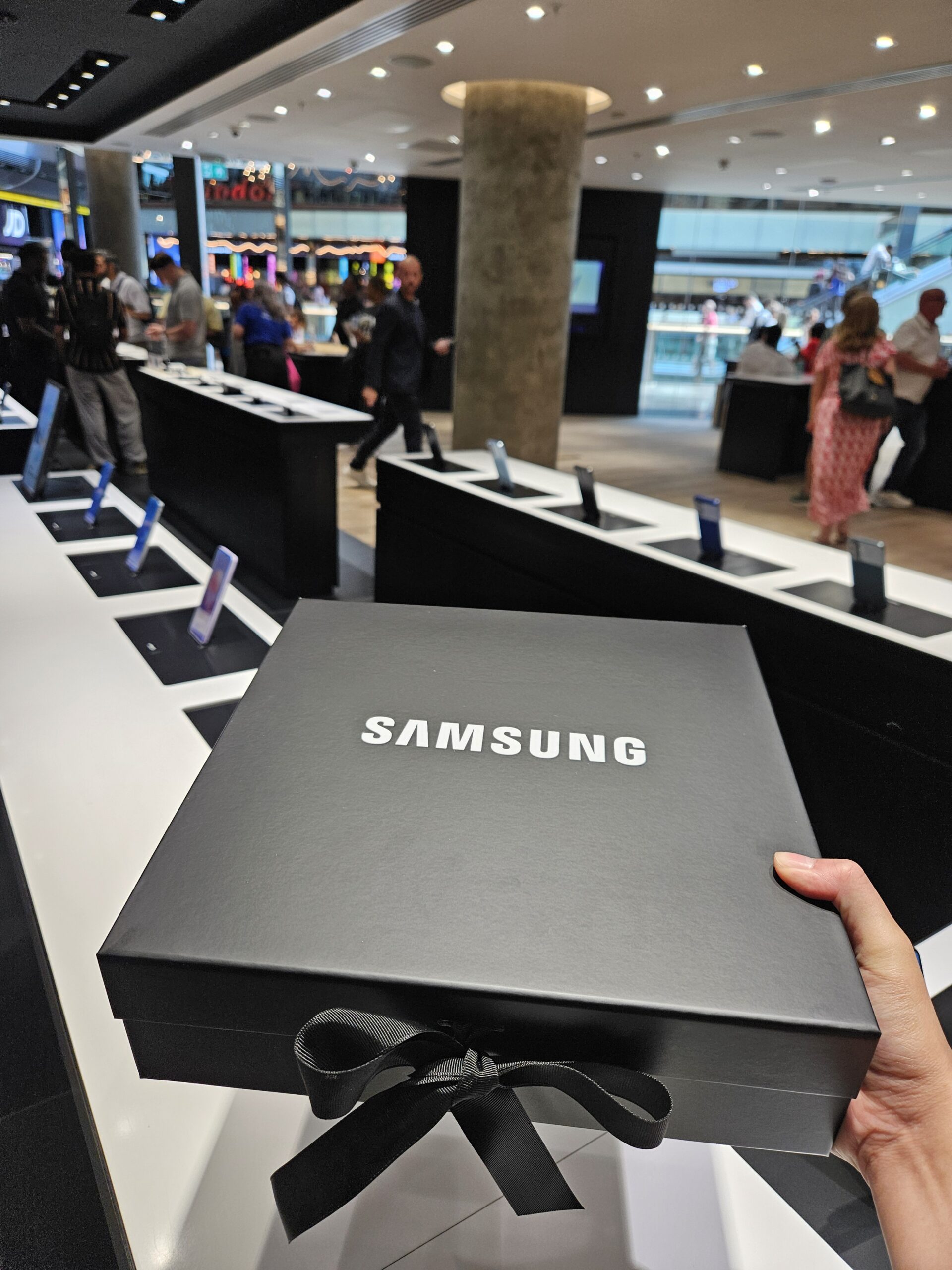 chances-to-win-at-the-samsung-experience-store