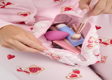 free-makeup-bag-at-boux-avenue